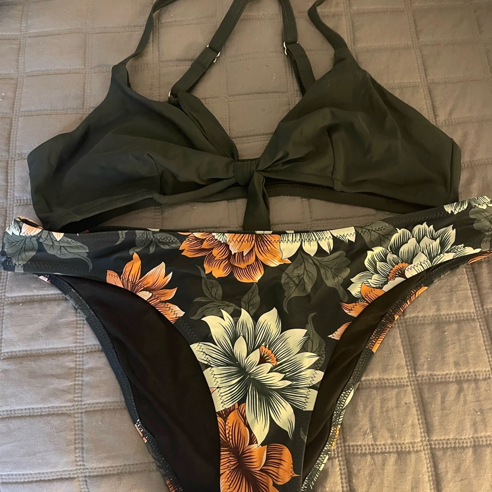 3/$35 WOMEN'S BUNDLE Floral Green Bikini Set - Picture 3 of 5